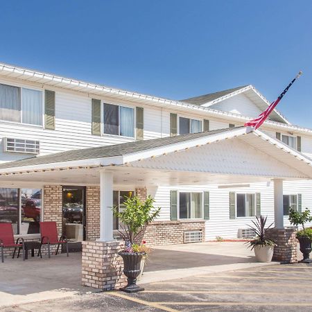 Super 8 By Wyndham Escanaba Extérieur photo