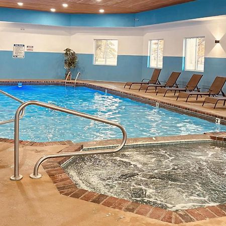 Super 8 By Wyndham Escanaba Extérieur photo