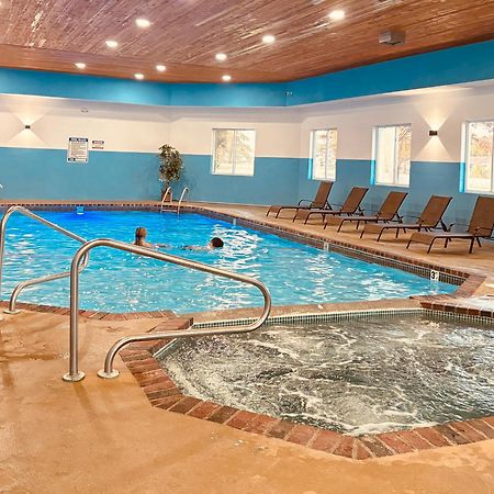 Super 8 By Wyndham Escanaba Extérieur photo
