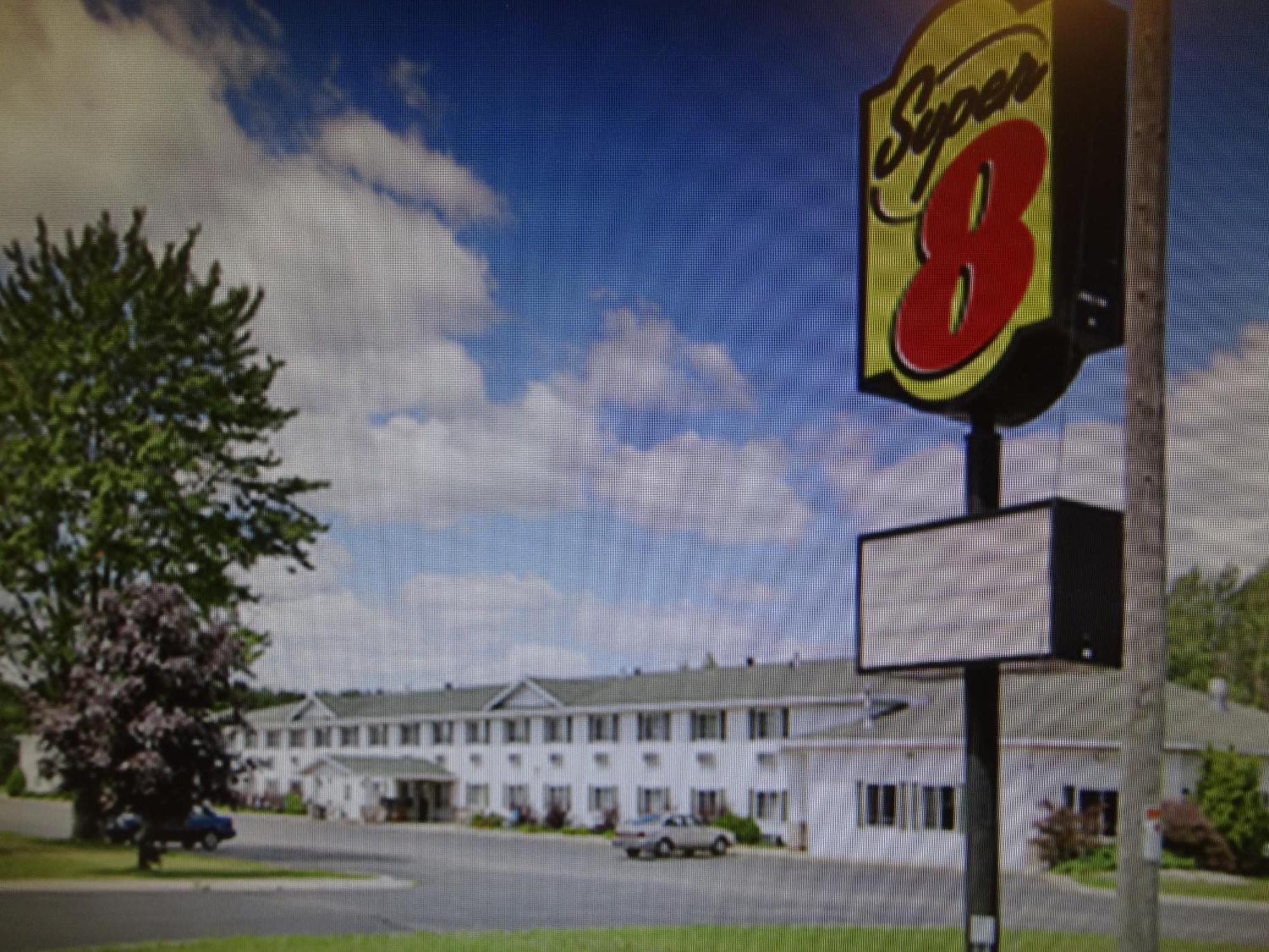 Super 8 By Wyndham Escanaba Extérieur photo