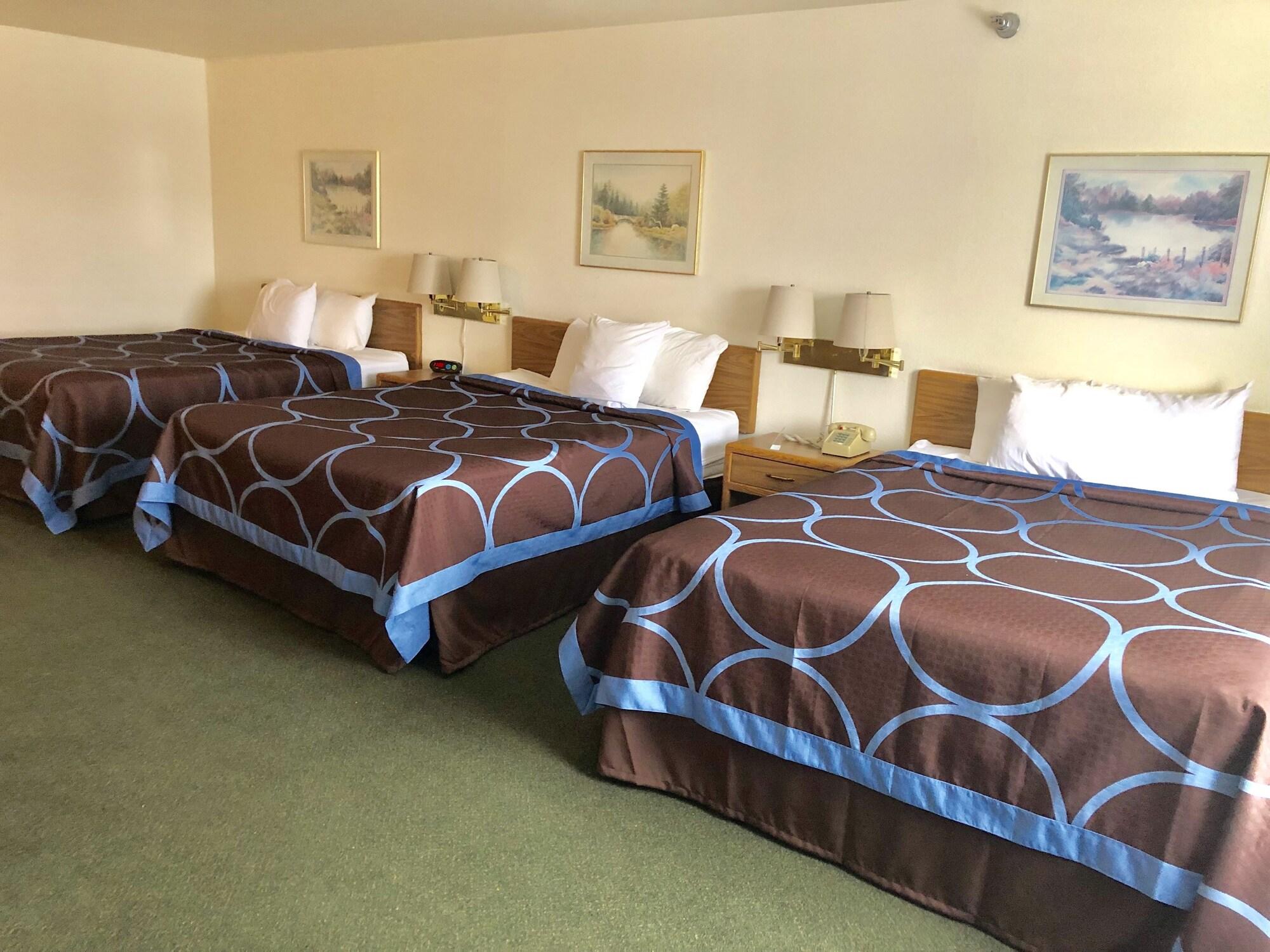 Super 8 By Wyndham Escanaba Extérieur photo