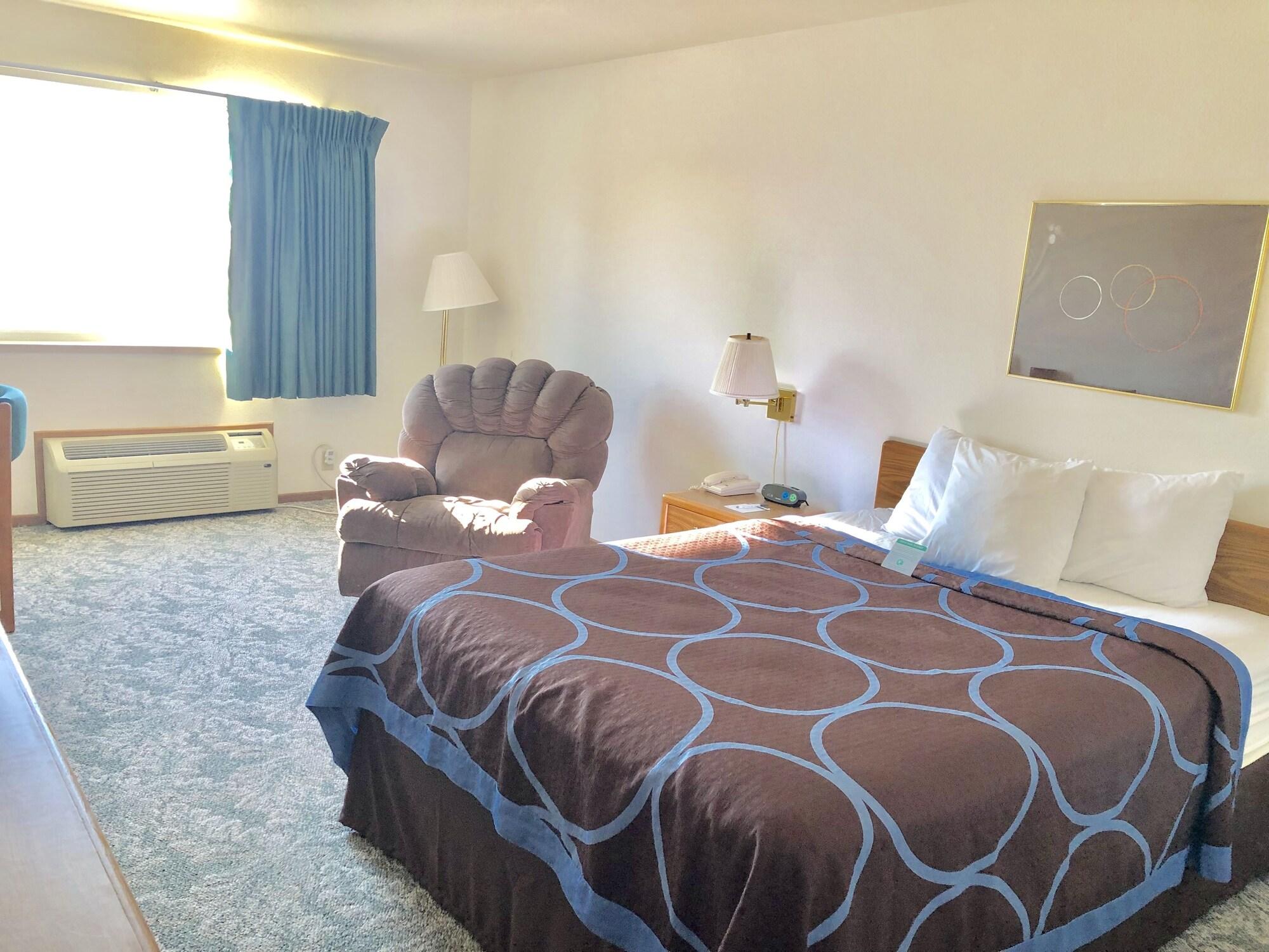 Super 8 By Wyndham Escanaba Extérieur photo