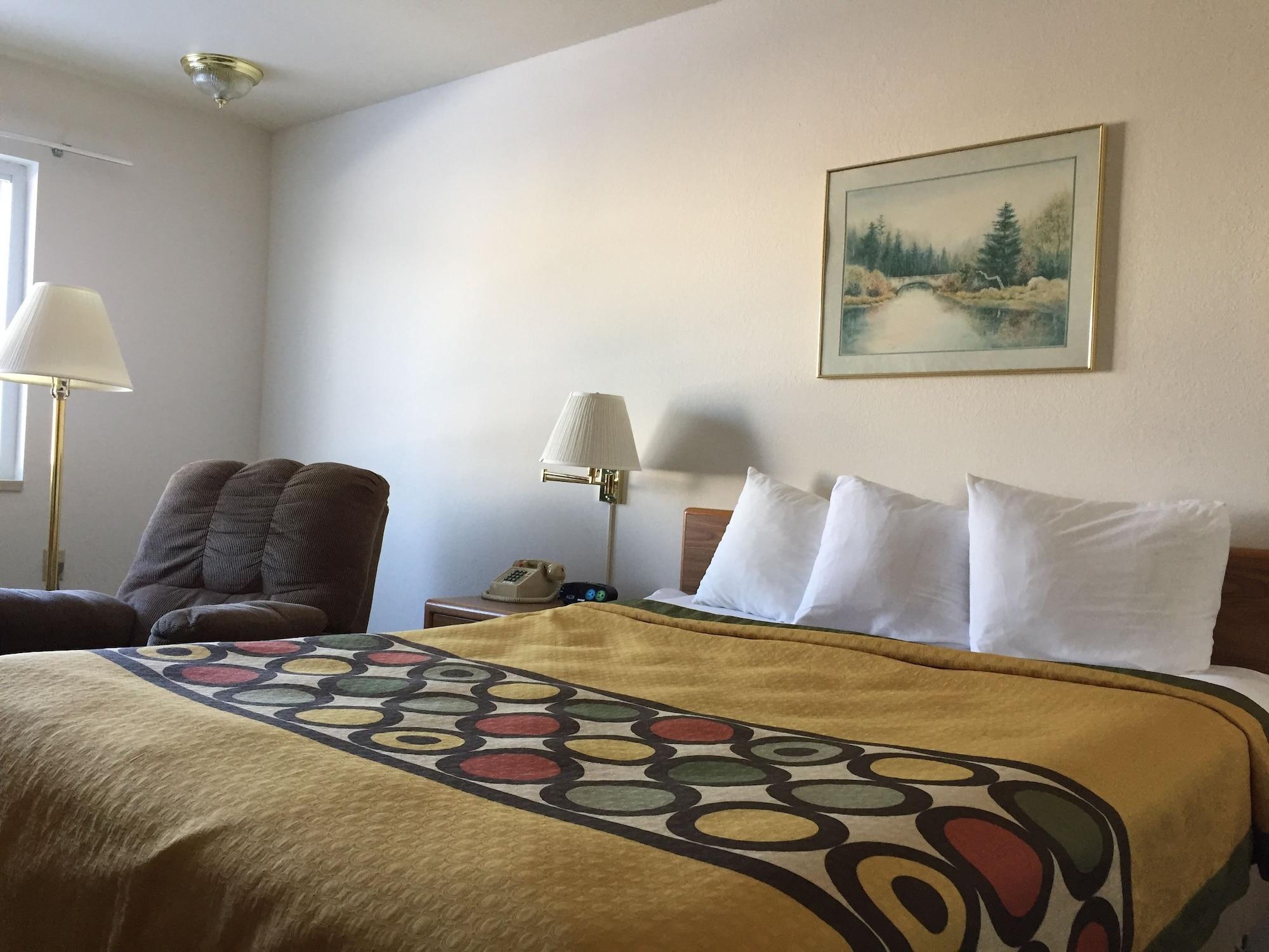 Super 8 By Wyndham Escanaba Extérieur photo