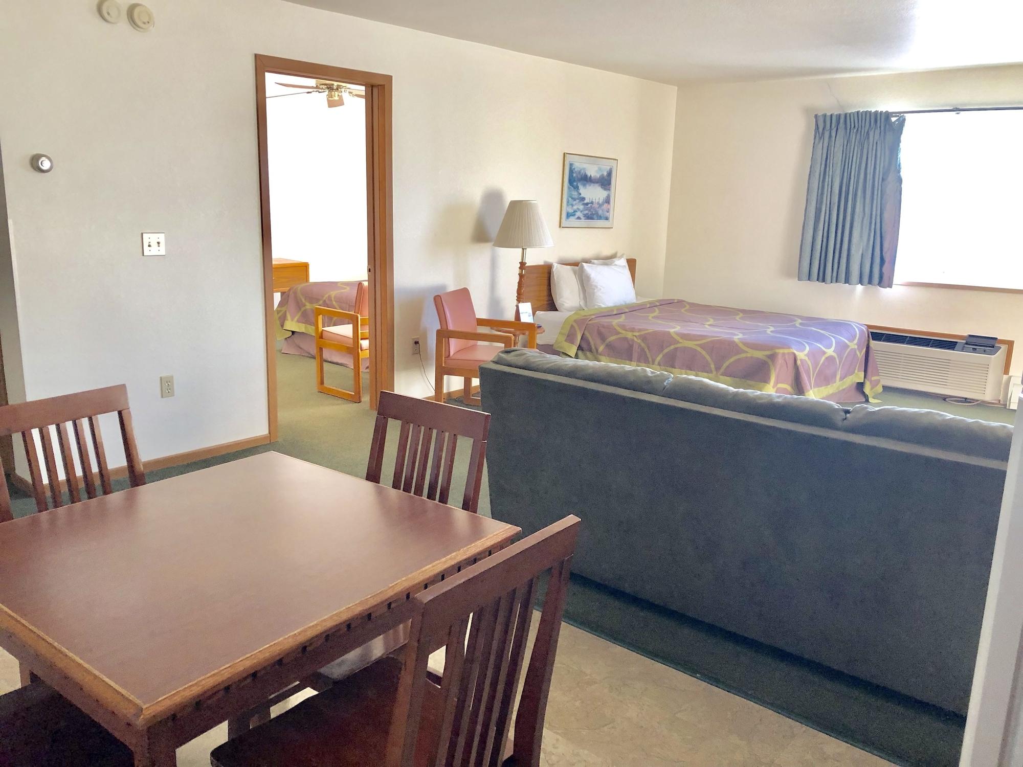 Super 8 By Wyndham Escanaba Extérieur photo