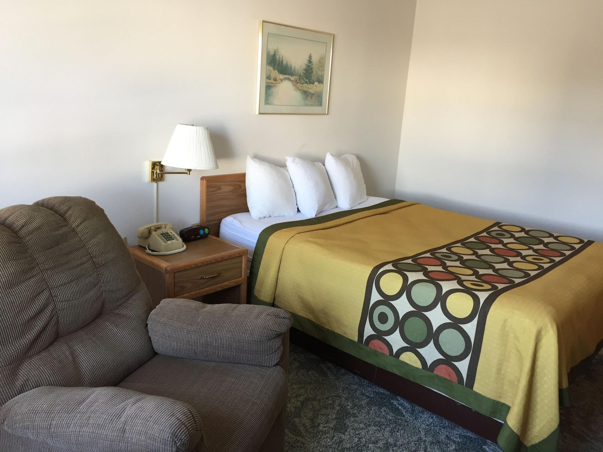 Super 8 By Wyndham Escanaba Extérieur photo