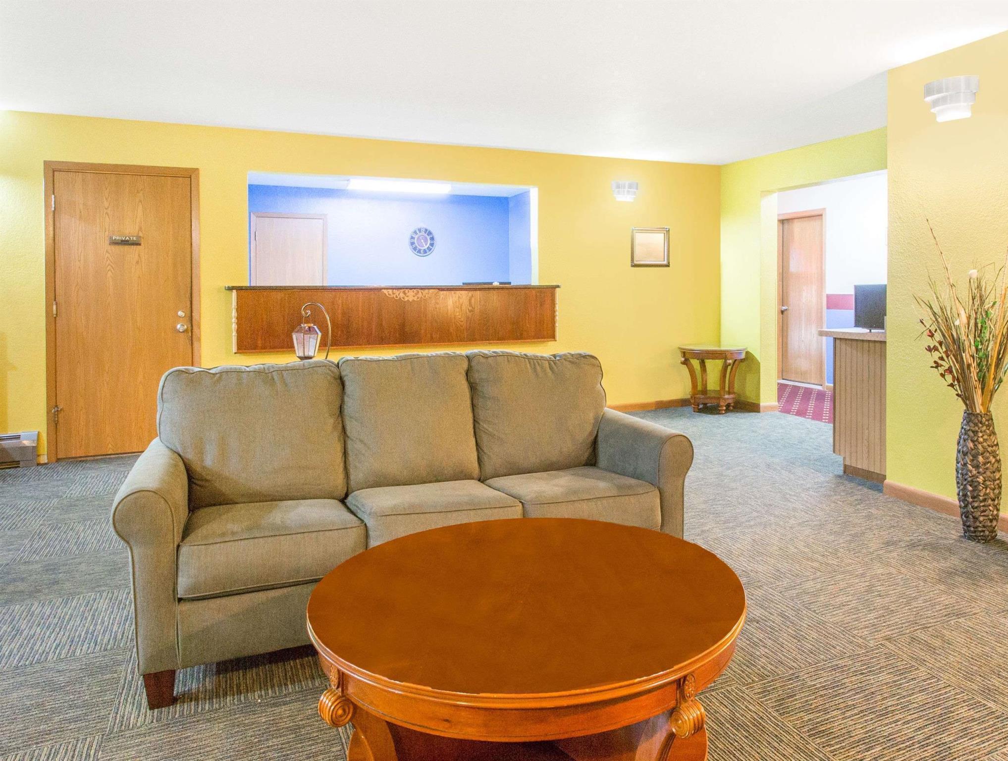 Super 8 By Wyndham Escanaba Extérieur photo