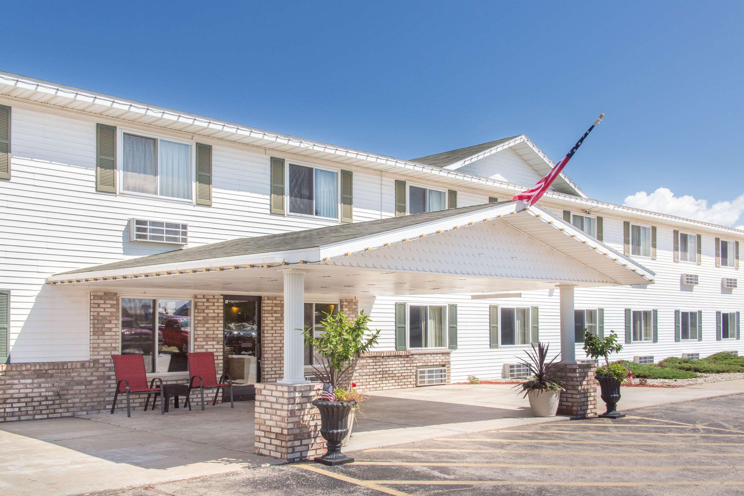 Super 8 By Wyndham Escanaba Extérieur photo