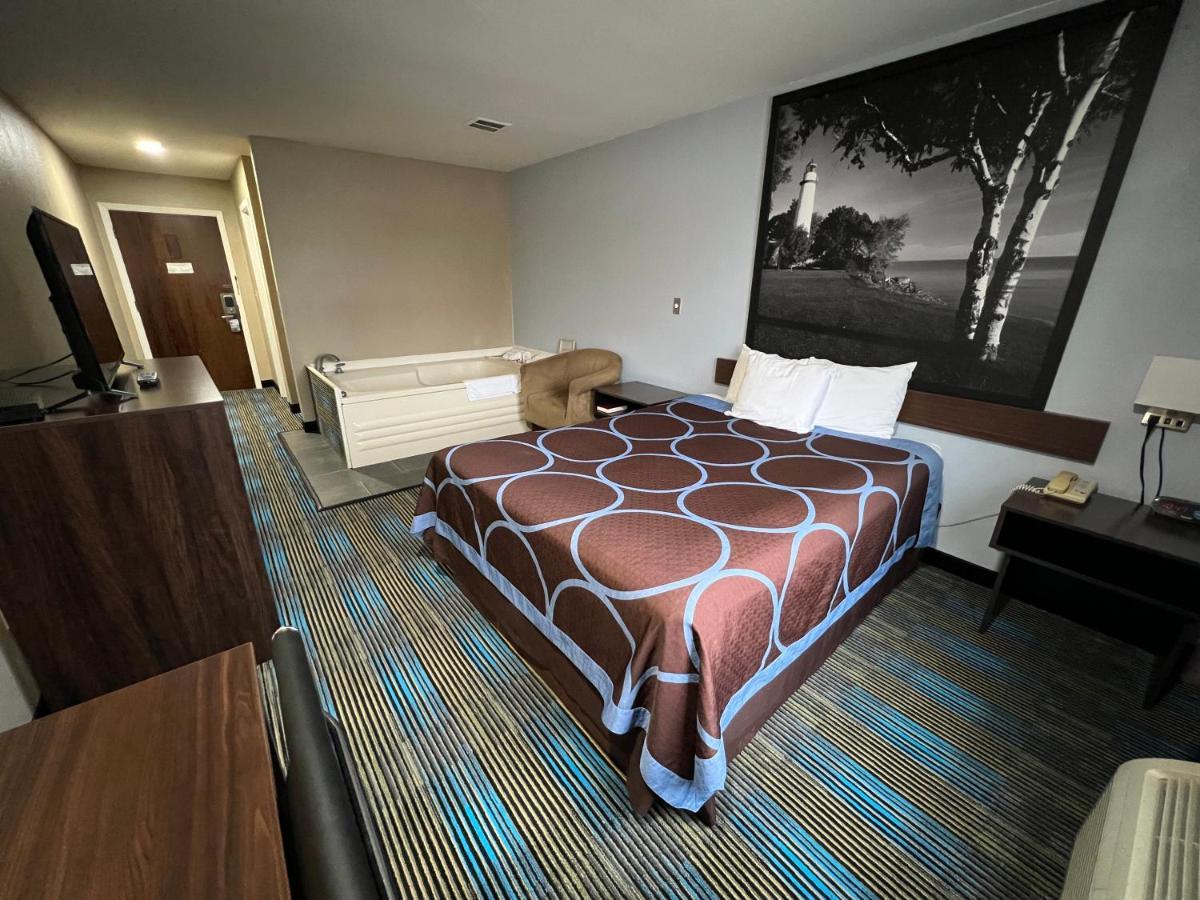 Super 8 By Wyndham Escanaba Extérieur photo