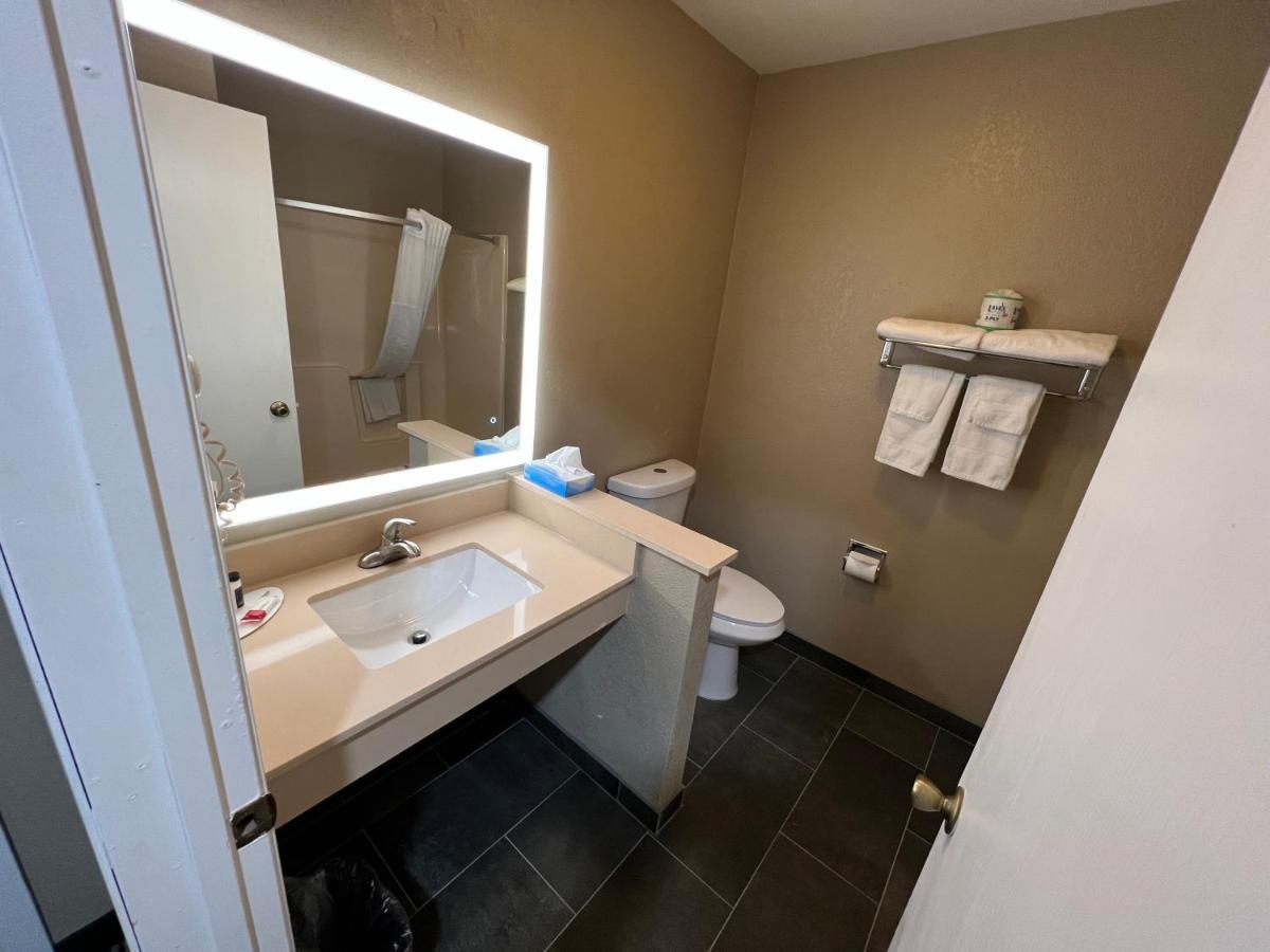 Super 8 By Wyndham Escanaba Extérieur photo