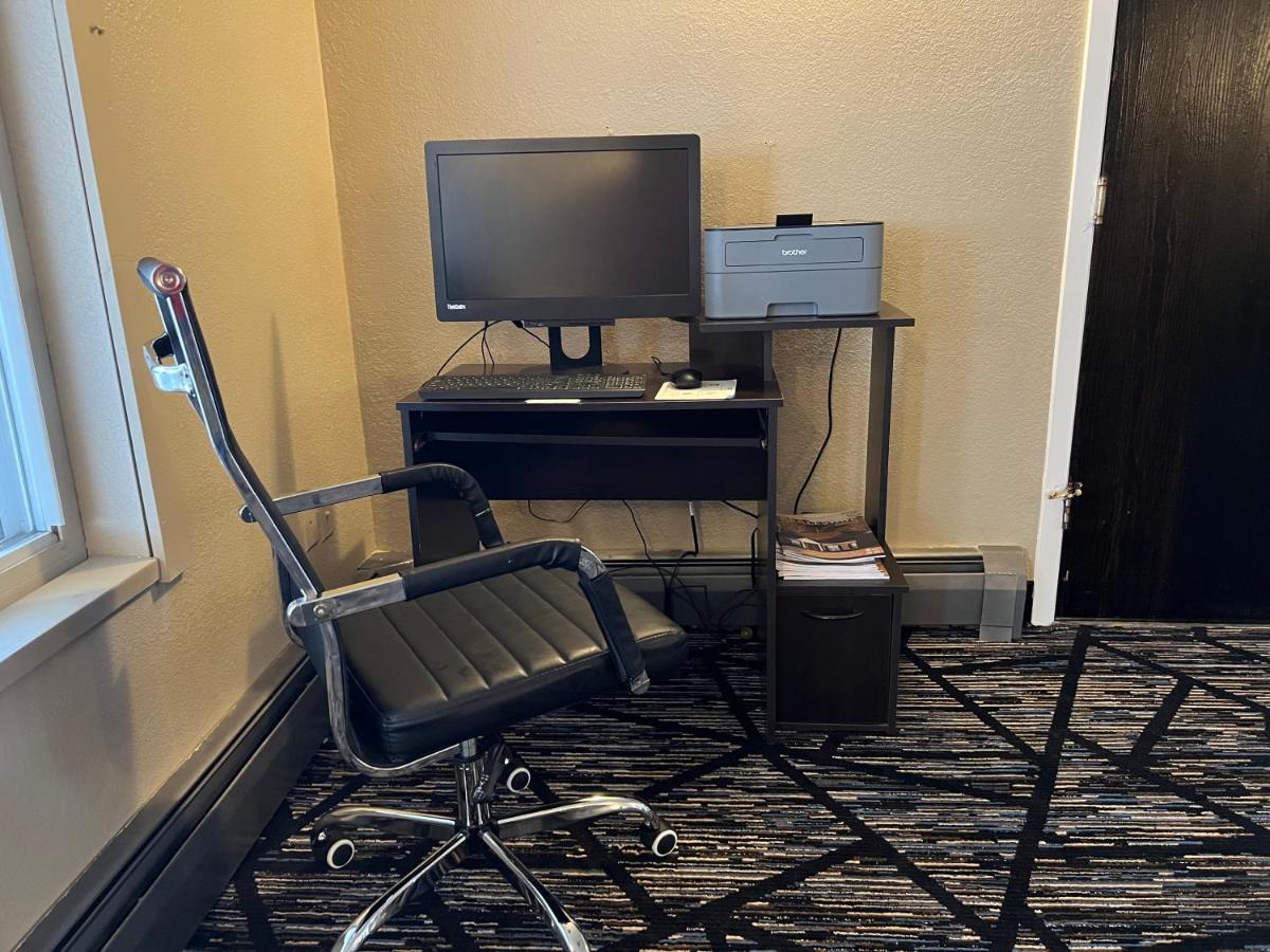 Super 8 By Wyndham Escanaba Extérieur photo
