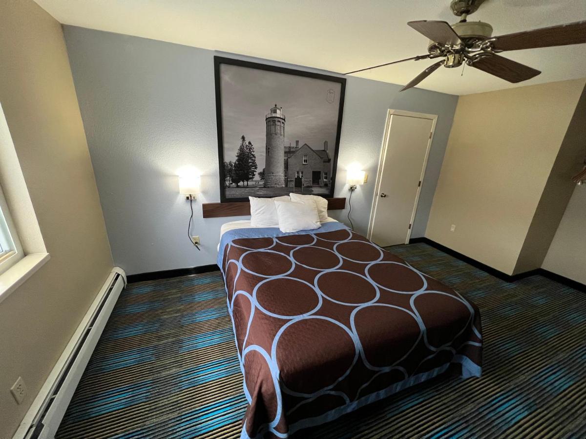 Super 8 By Wyndham Escanaba Extérieur photo