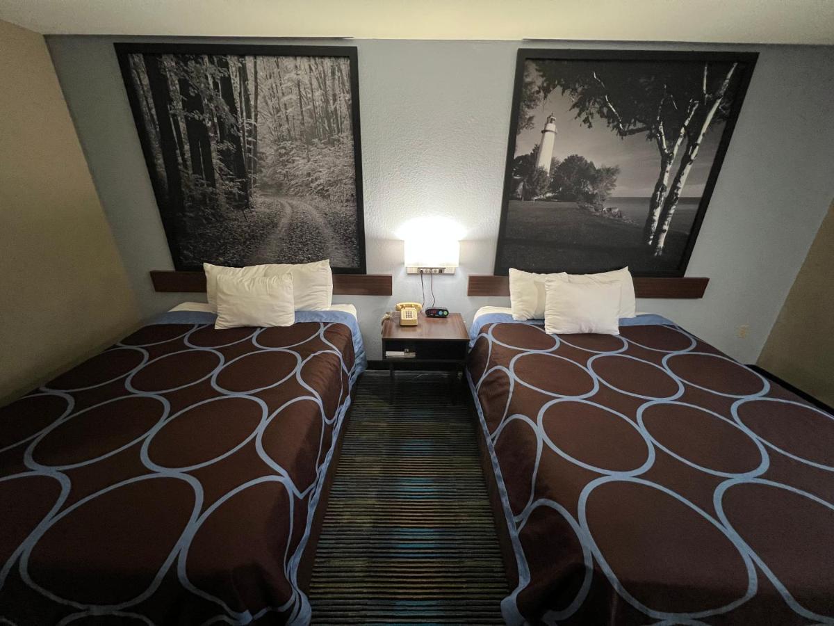 Super 8 By Wyndham Escanaba Extérieur photo
