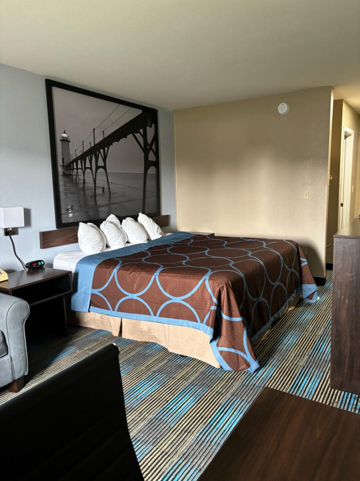 Super 8 By Wyndham Escanaba Extérieur photo