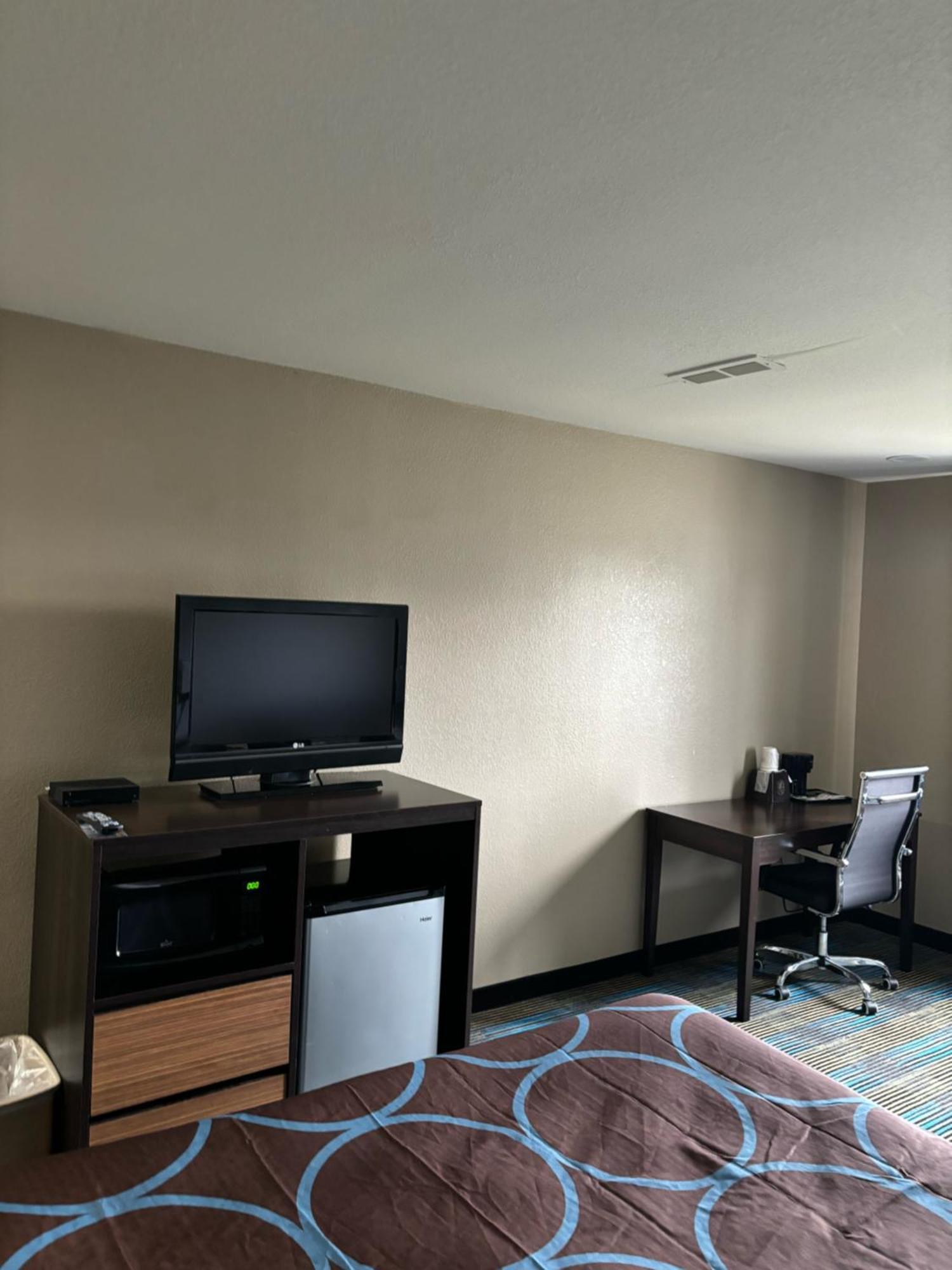 Super 8 By Wyndham Escanaba Extérieur photo