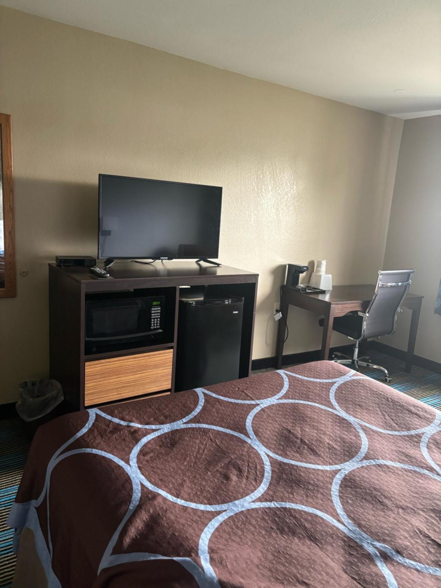 Super 8 By Wyndham Escanaba Extérieur photo