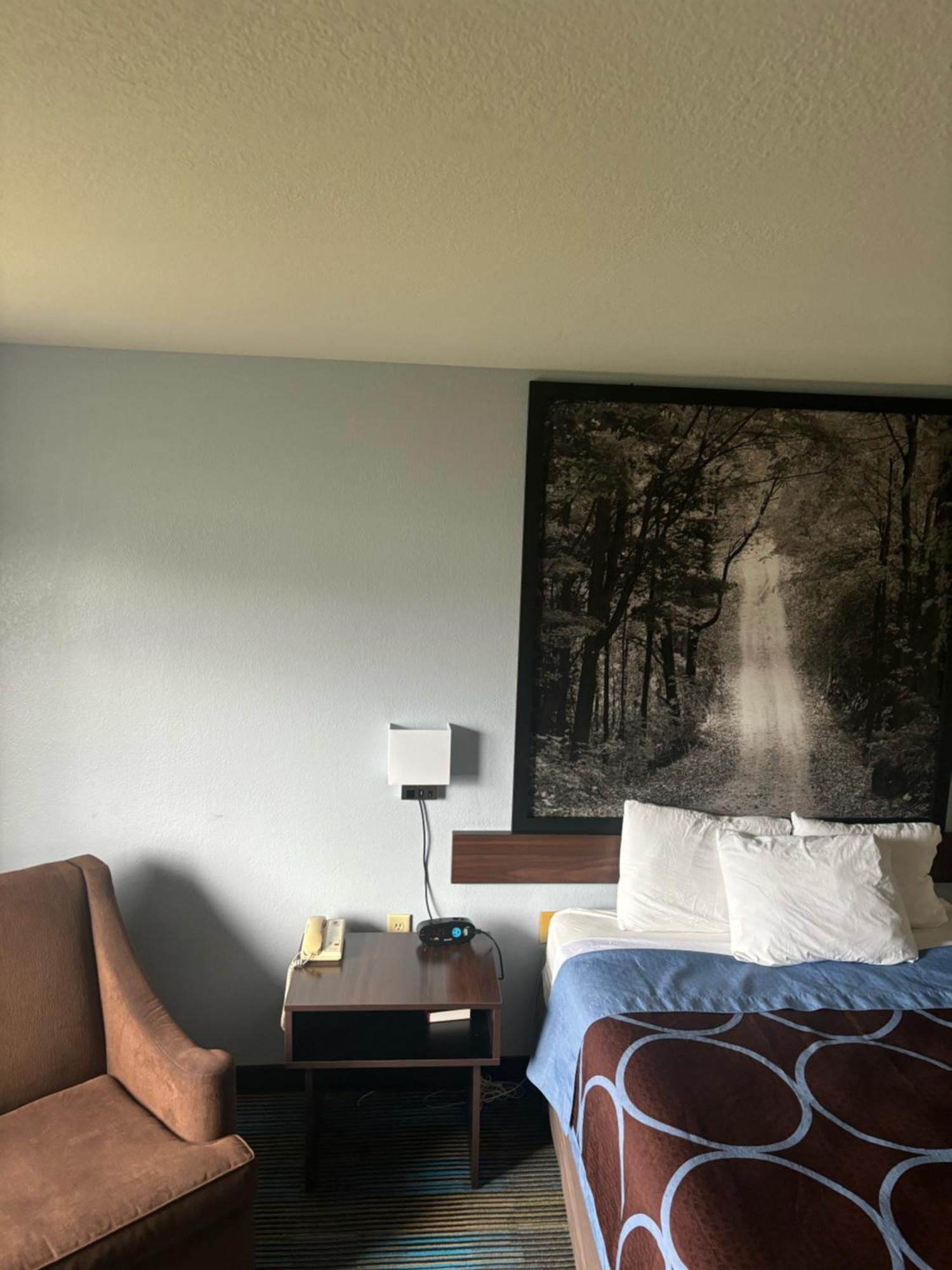 Super 8 By Wyndham Escanaba Extérieur photo