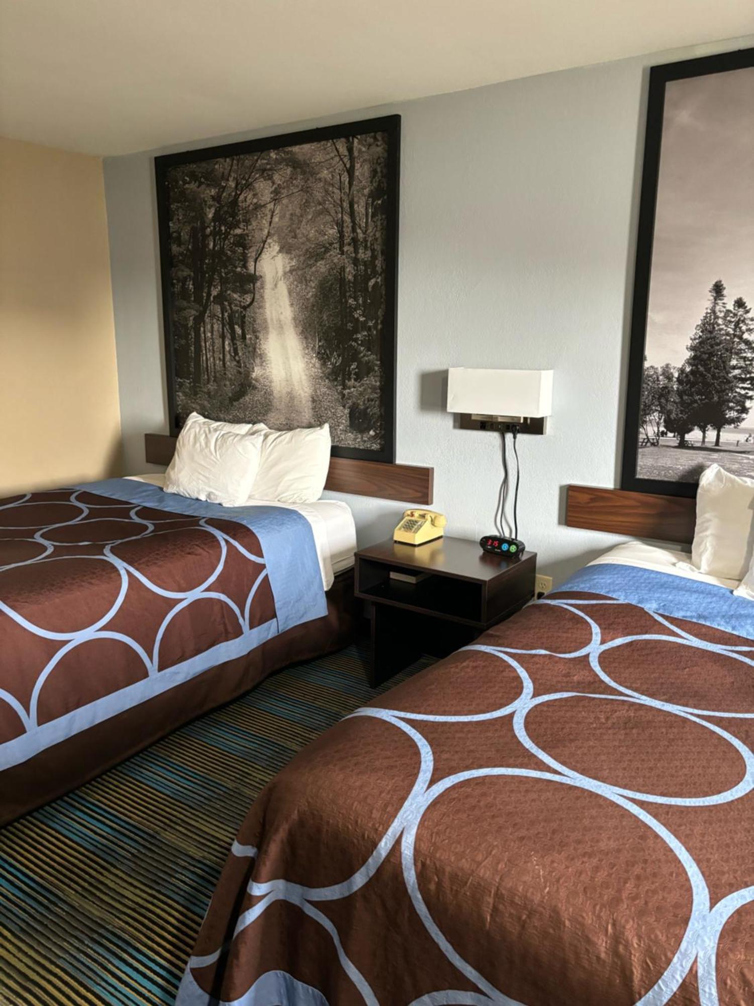 Super 8 By Wyndham Escanaba Extérieur photo