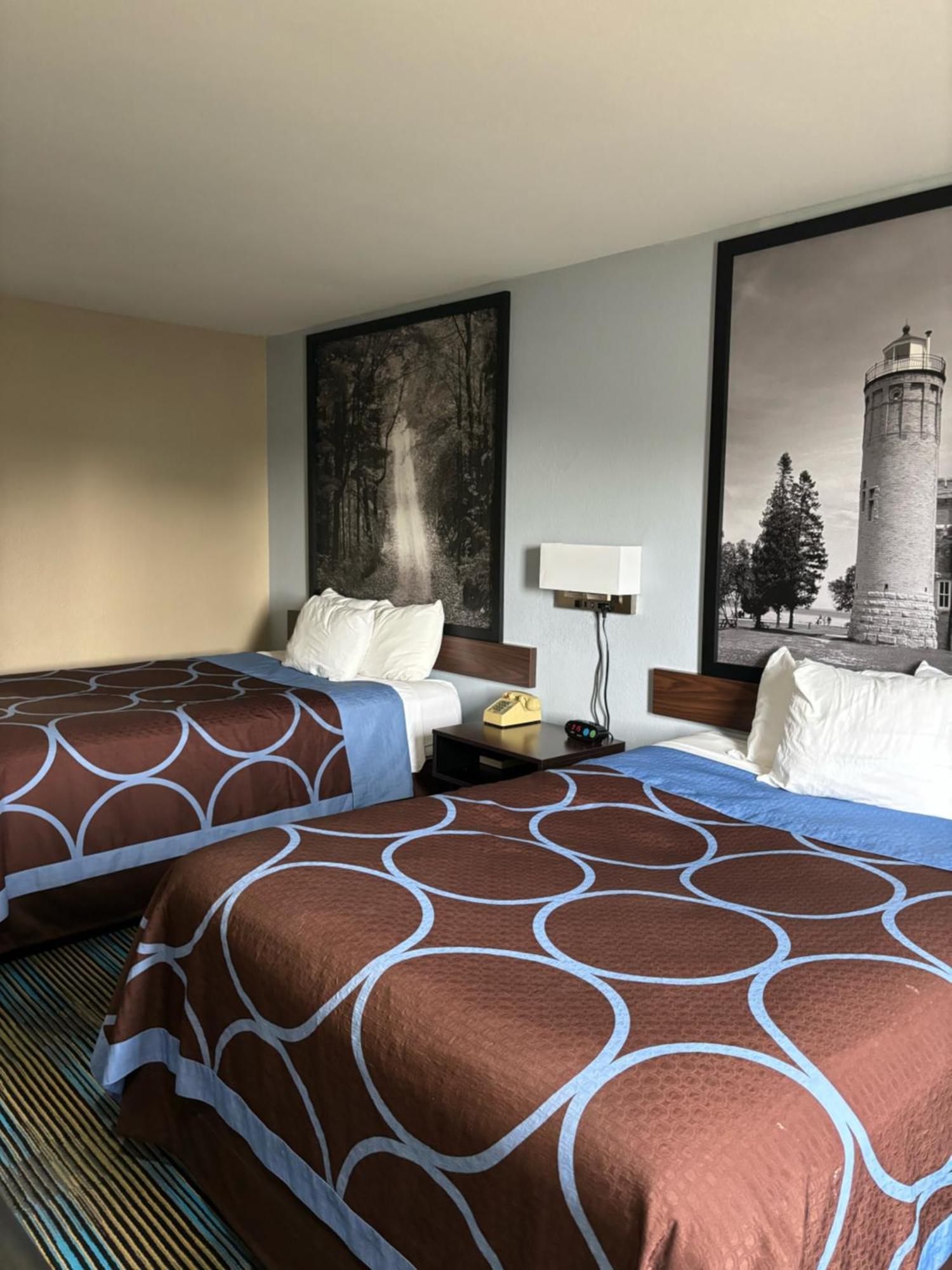 Super 8 By Wyndham Escanaba Extérieur photo