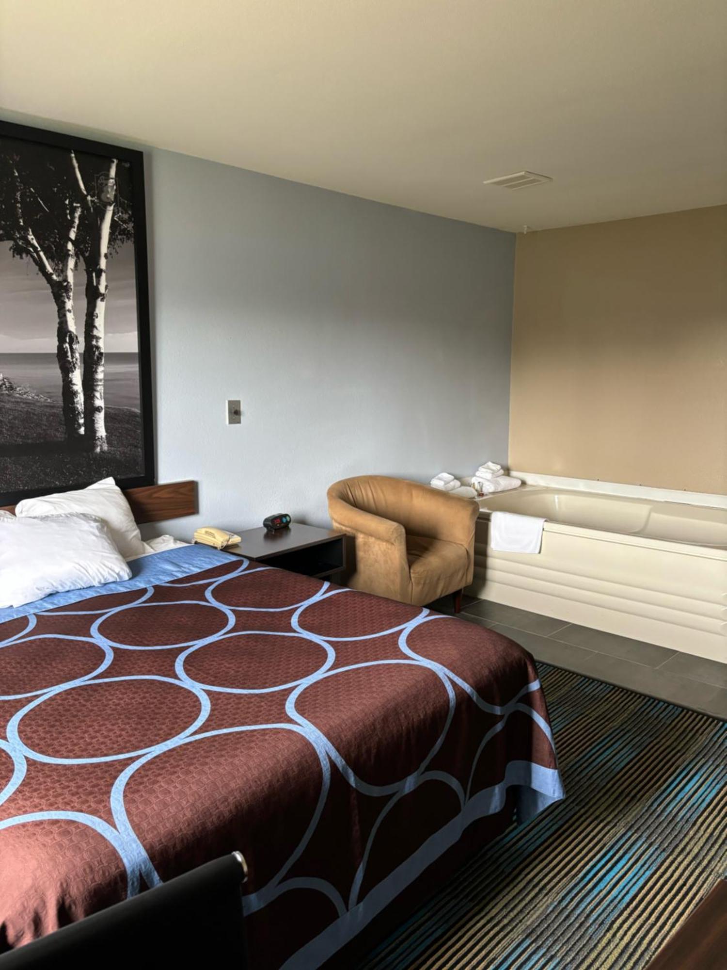 Super 8 By Wyndham Escanaba Extérieur photo