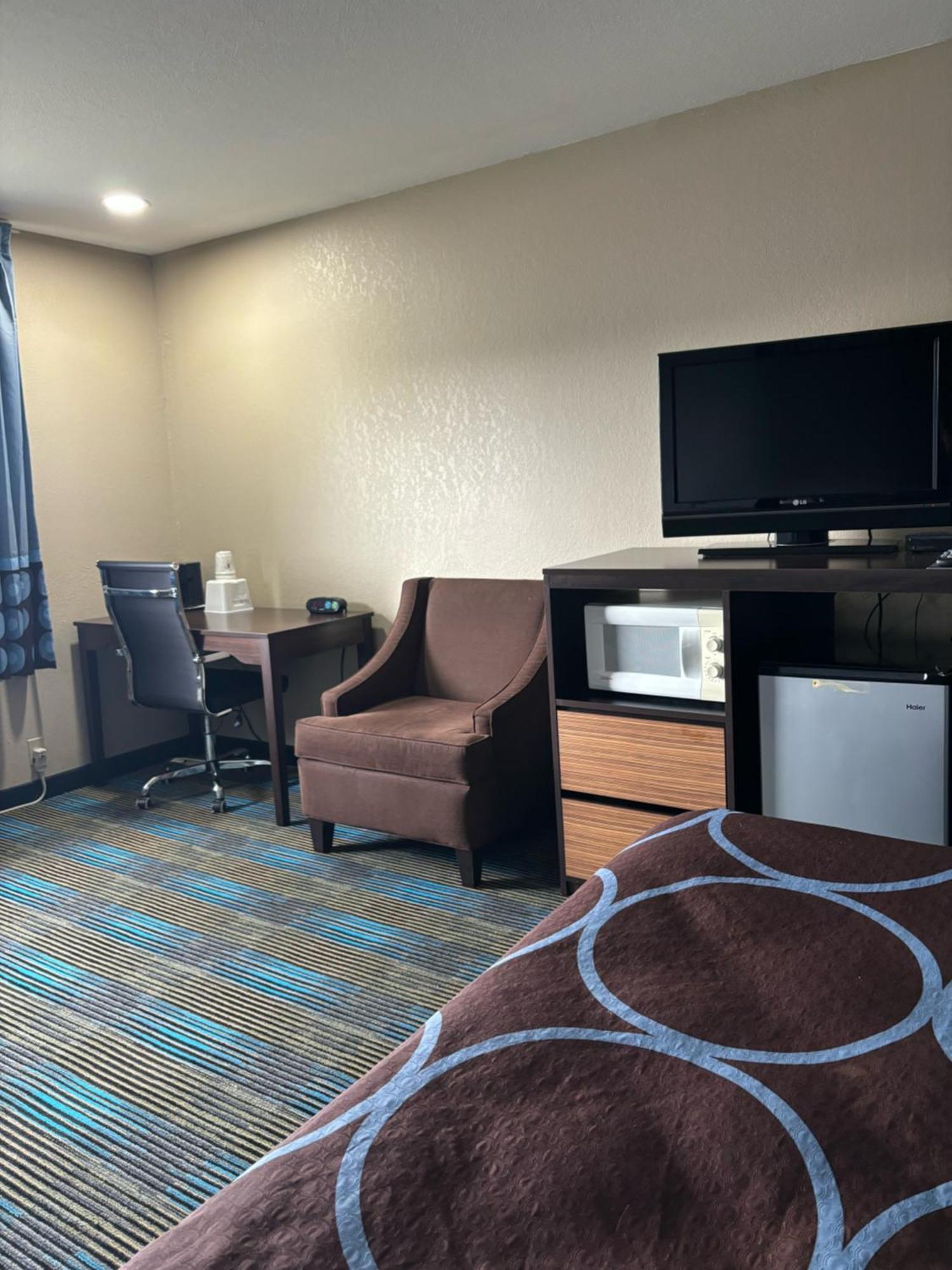 Super 8 By Wyndham Escanaba Extérieur photo