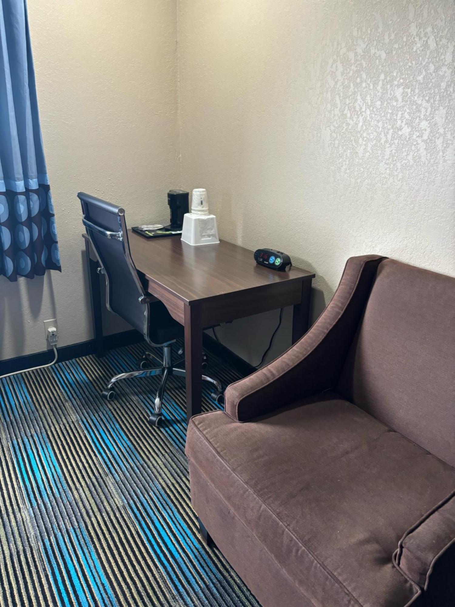 Super 8 By Wyndham Escanaba Extérieur photo