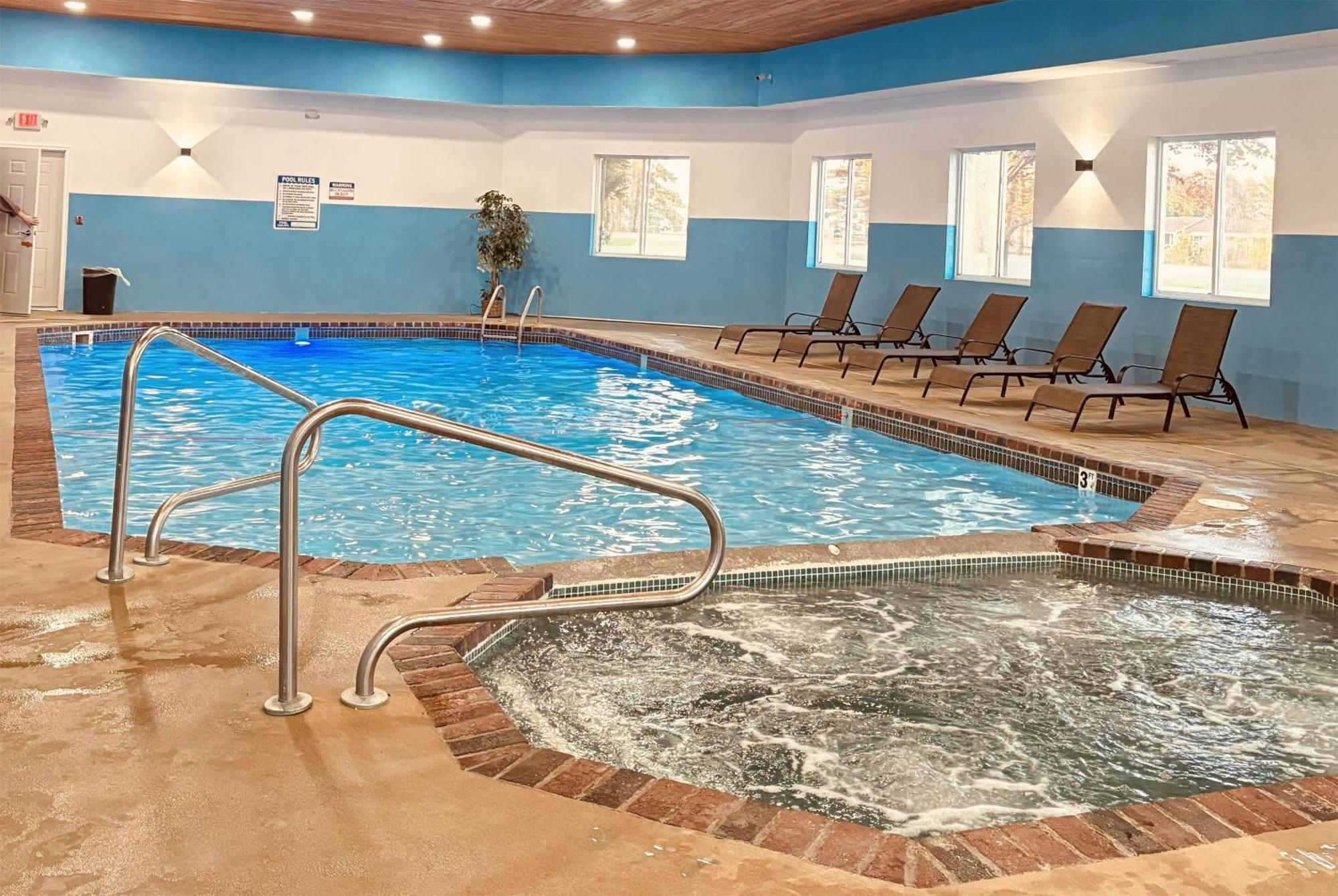Super 8 By Wyndham Escanaba Extérieur photo