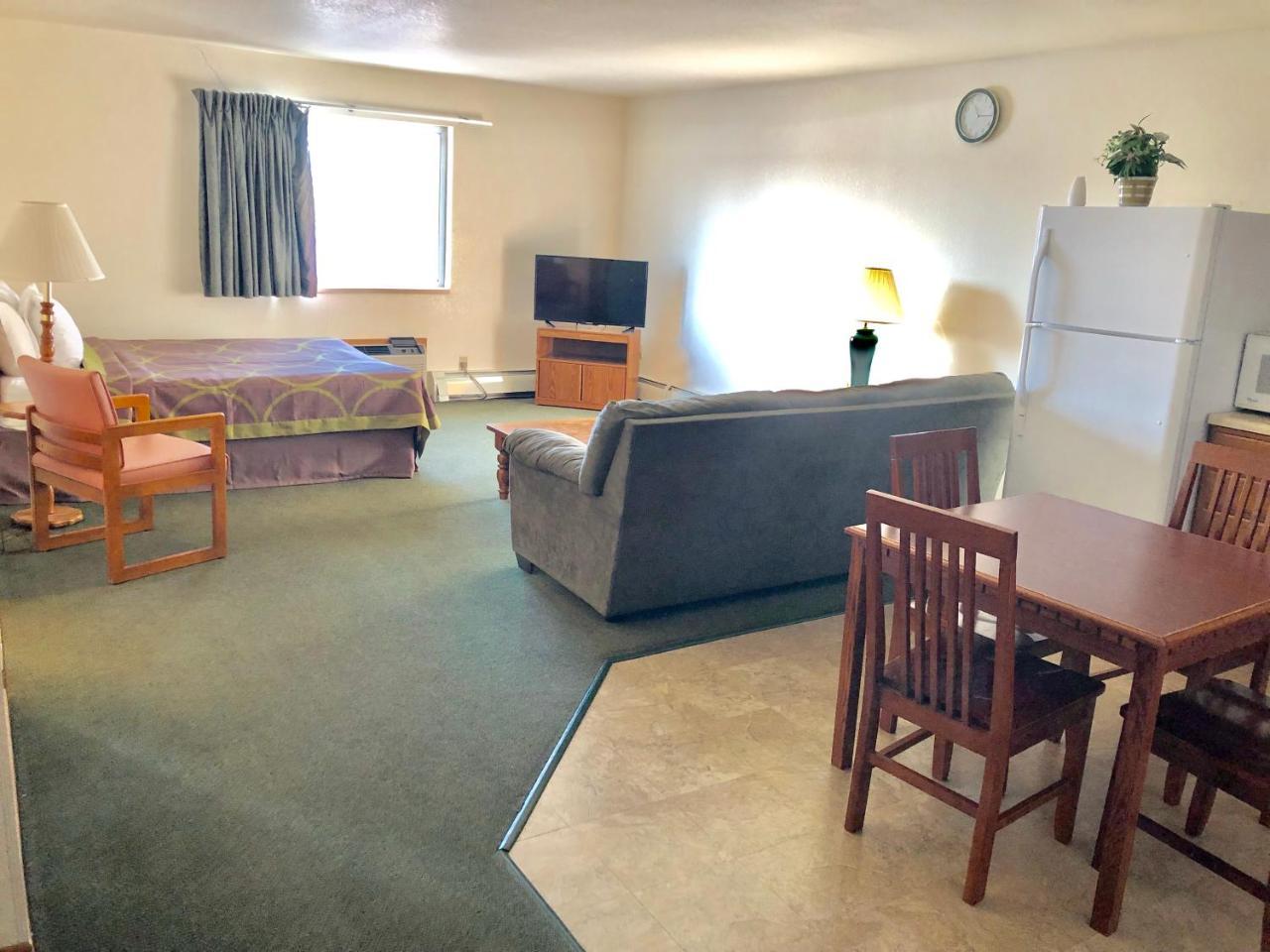 Super 8 By Wyndham Escanaba Extérieur photo