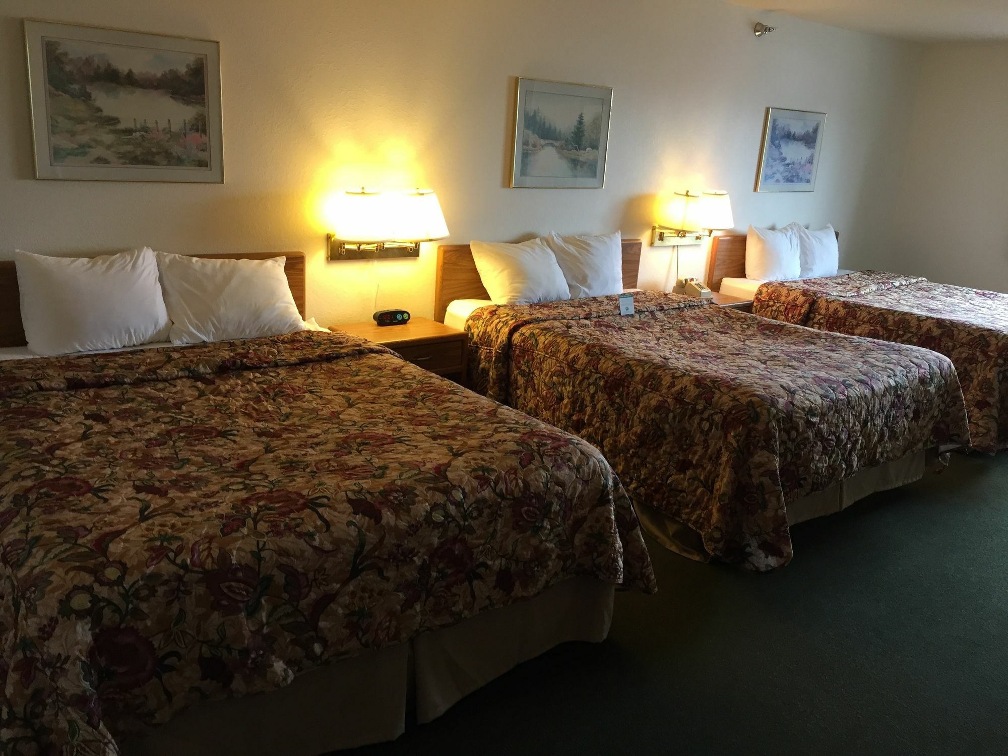 Super 8 By Wyndham Escanaba Extérieur photo